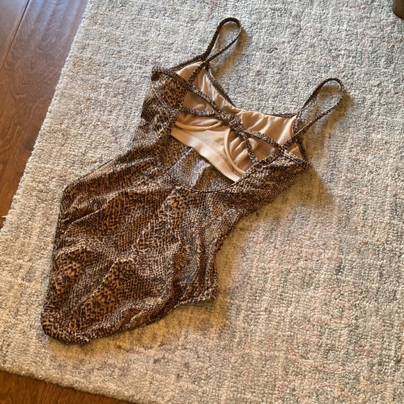 Swimsuit - Picture 3 of 5